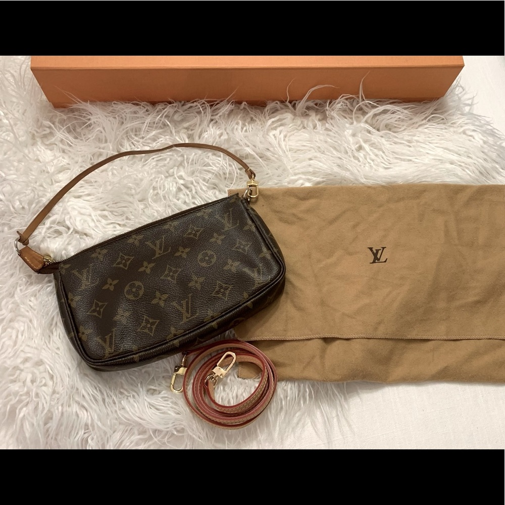 AUTHENTIC Louis Vuitton Pochette Accessories Bag